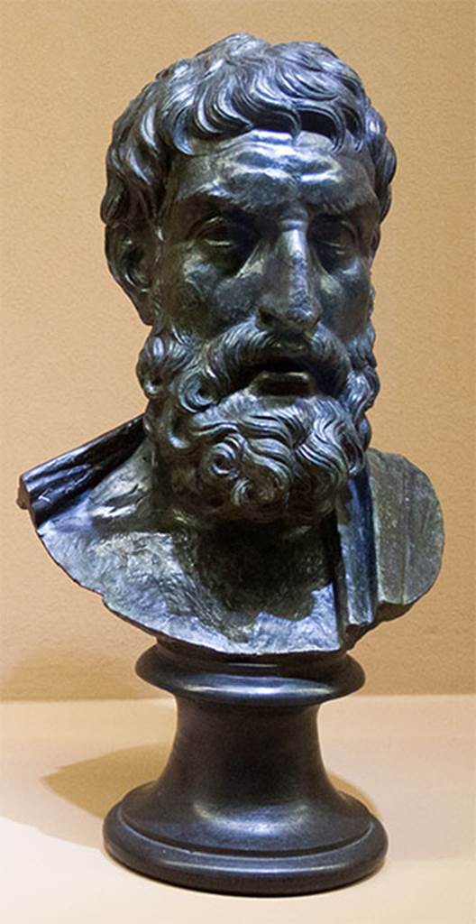 Villa dei Papiri, Herculaneum. Bronze bust of Epicurus. Found in 1752, east of second peristyle.
Now in Naples Archaeological Museum. Inventory number 11017.